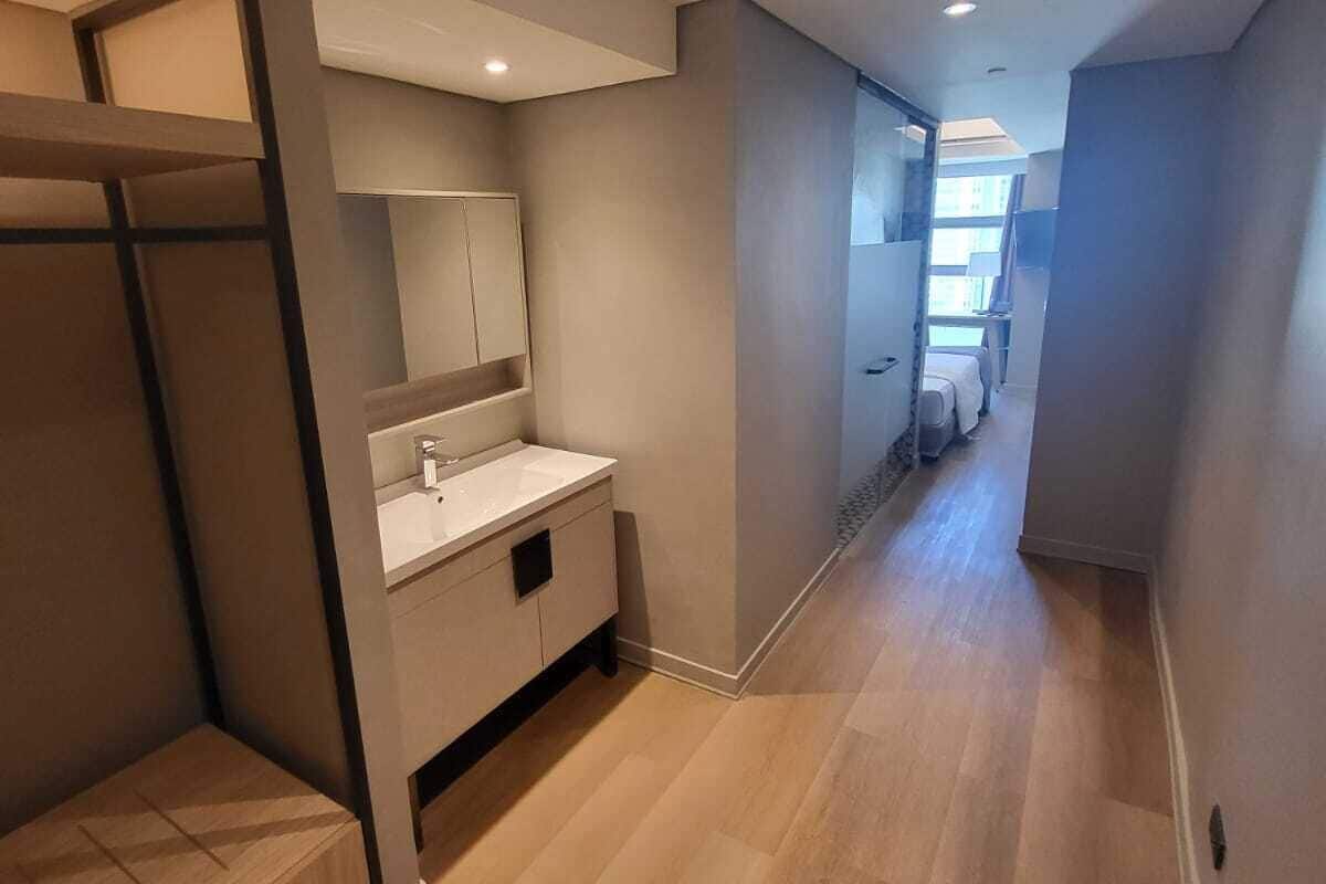 Standard Single Room | Premium bedding, in-room safe, desk, laptop workspace
