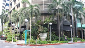 Exterior - Infinity Tower Suites (Makati)