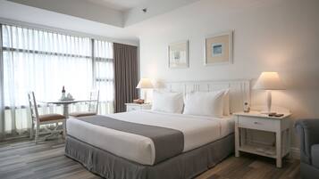 Premium bedding, in-room safe, individually decorated