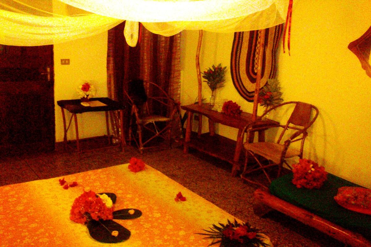 Habitación cuádruple económica, en esquina | Zona de estar