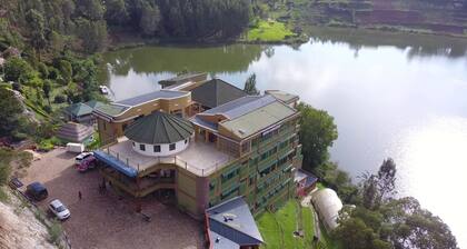 Bunyonyi Safaris Resort