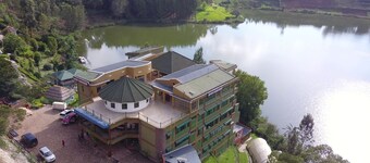 Bunyonyi Safaris Resort