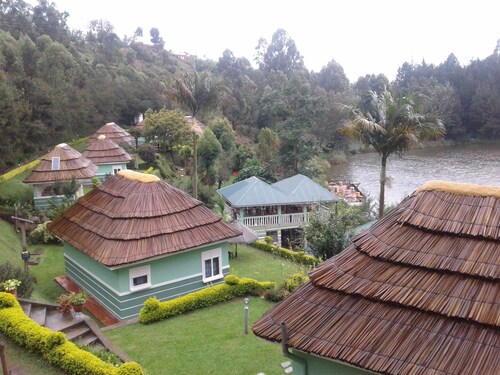 Bunyonyi Safaris Resort