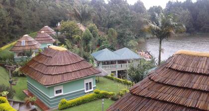 Bunyonyi Safaris Resort