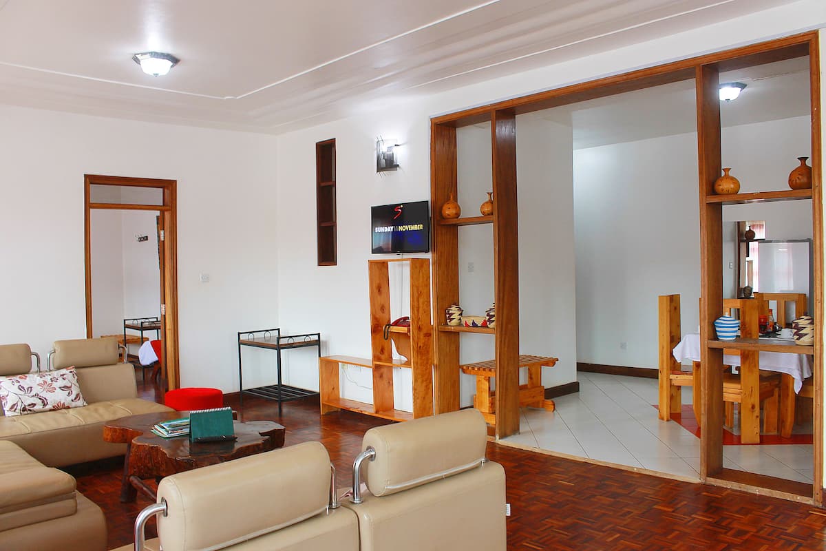 Family Suite, 3 Bedrooms, Bay View, Lakeside | Living room