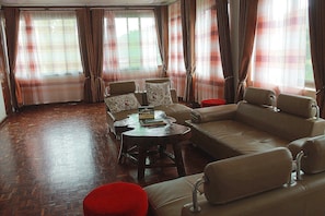 Suite familiale, 3 chambres, vue sur la baie, au bord du lac | Vue de la chambre