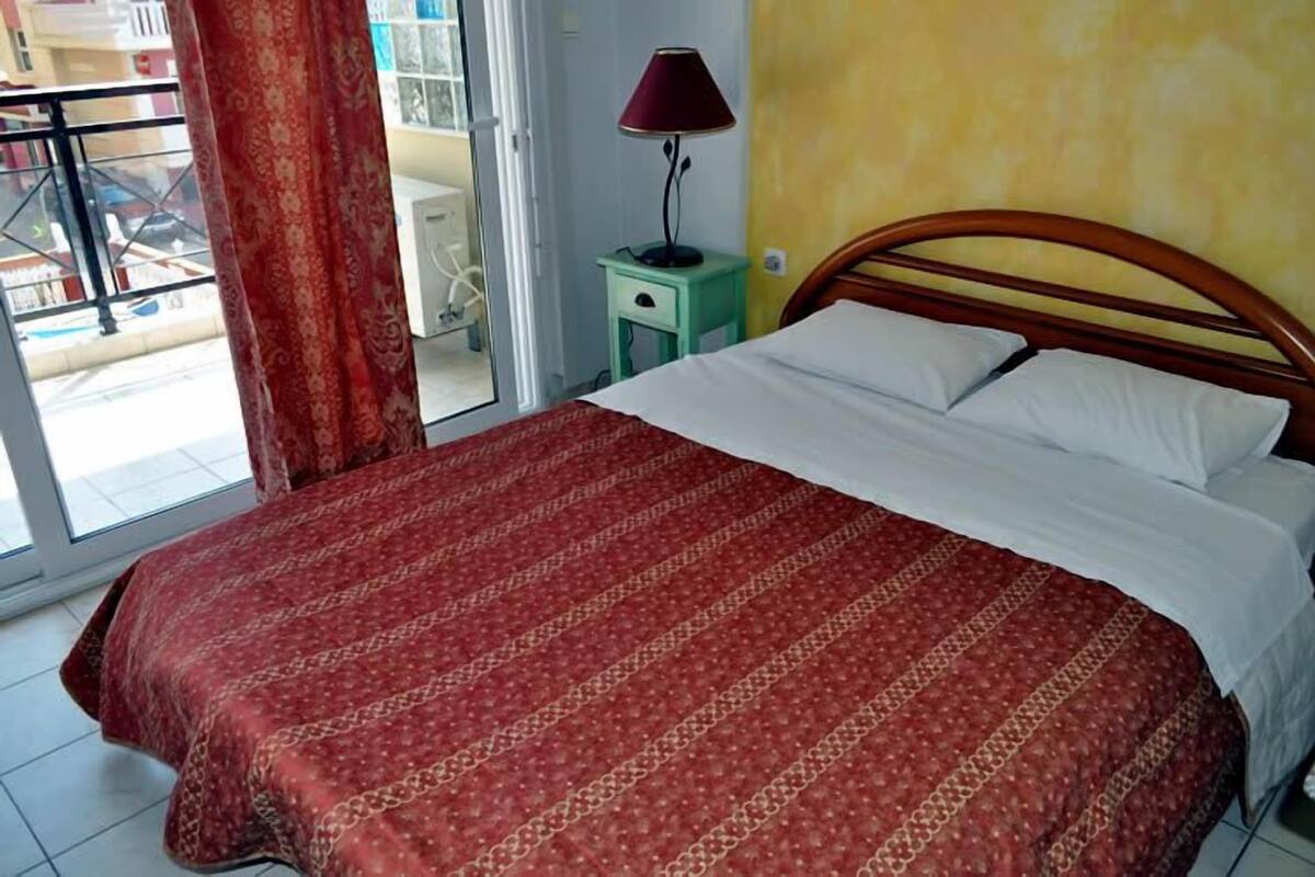 In-room safe, soundproofing, iron/ironing board, cots/infant beds