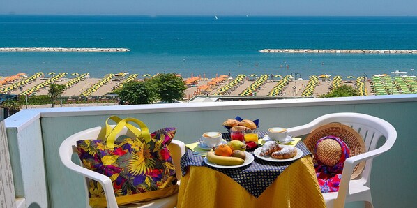 Standard Quadruple Room, Sea View | Terrace/patio - Hotel Losanna Gabicce Mare (Gabicce Mare)