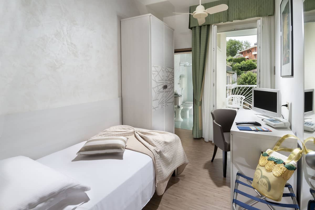 Minibar, una cassaforte in camera, una scrivania, Wi-Fi gratuito