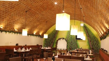 Breakfast, lunch and dinner served