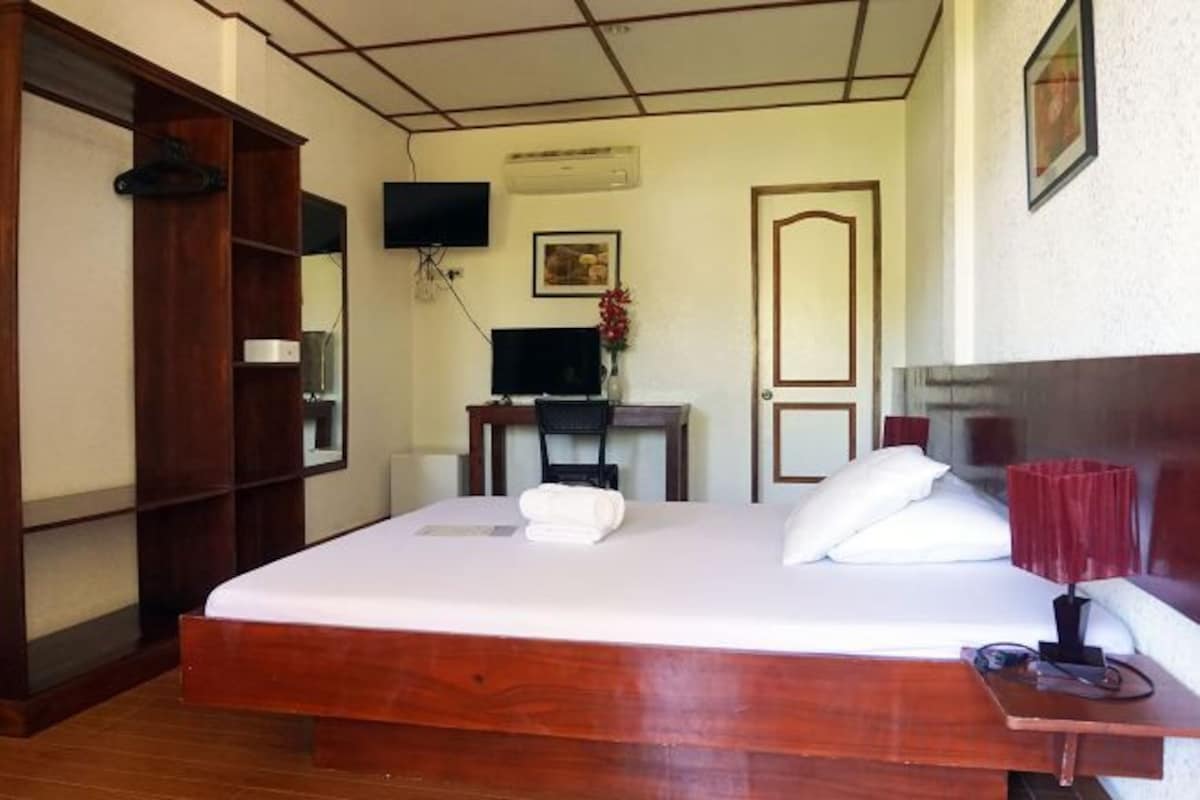 In-room safe, rollaway beds (surcharge), WiFi (free), bed sheets