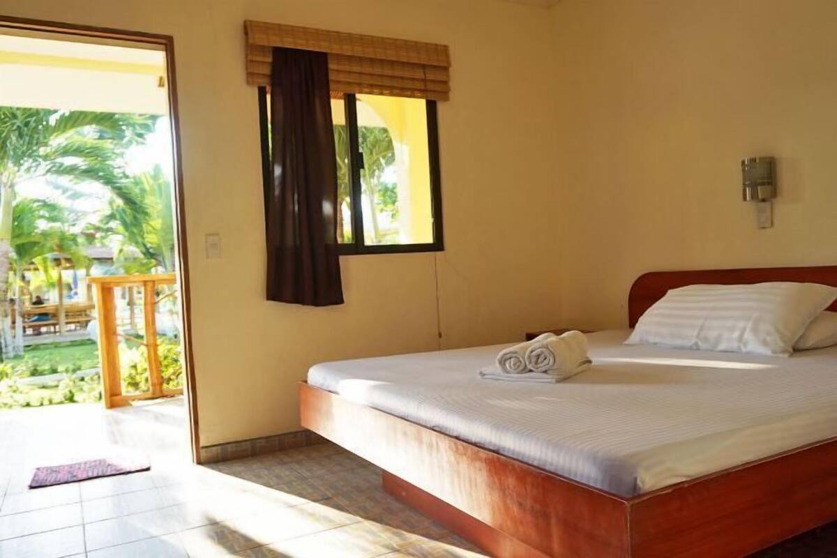 In-room safe, rollaway beds, free WiFi, bed sheets