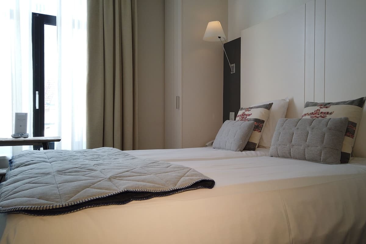 Cots/infant beds, rollaway beds, free WiFi, bed sheets