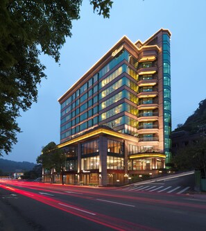 Front of property – evening/night - Yusense Hotel (Taipei)