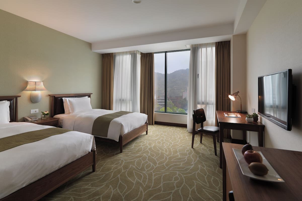 Premium bedding, down duvets, free minibar, in-room safe