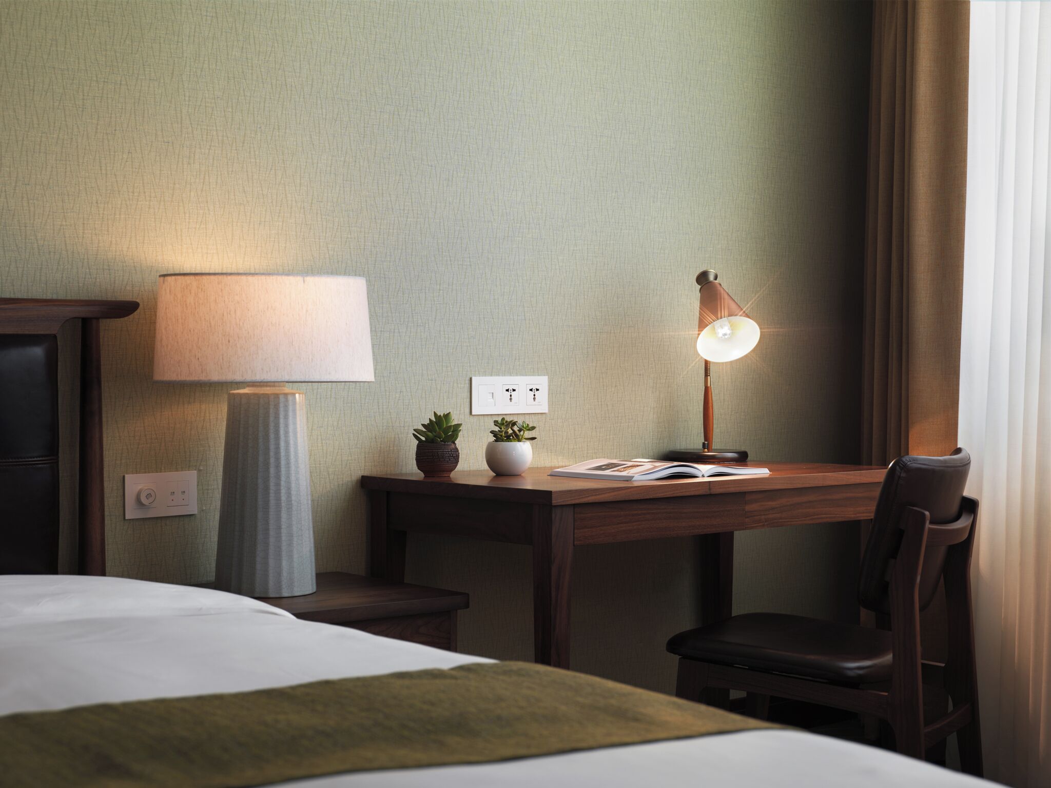 Premium bedding, down duvets, free minibar, in-room safe