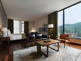 Premium bedding, down comforters, free minibar, in-room safe