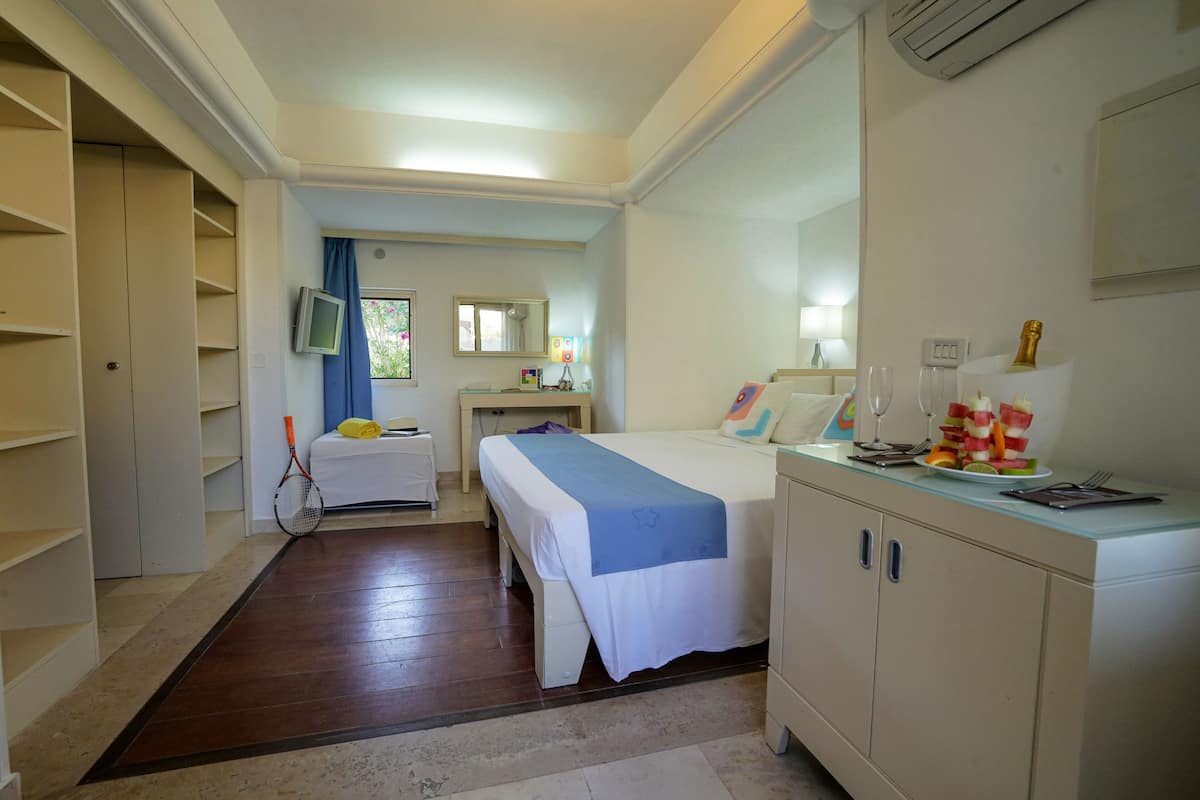 In-room safe, desk, blackout curtains, bed sheets