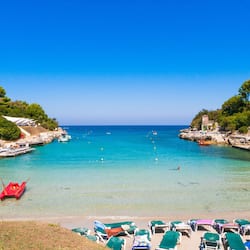 Plage privée, sable blanc, chaises longues, snorkeling