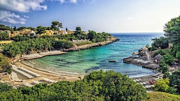 Plage privée, sable blanc, chaises longues, snorkeling