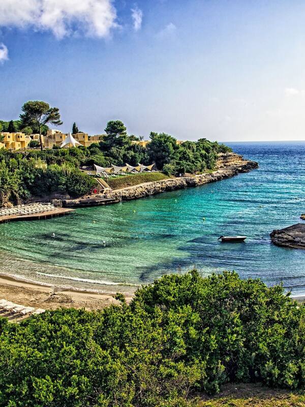 Private beach, white sand, sun-loungers, snorkelling