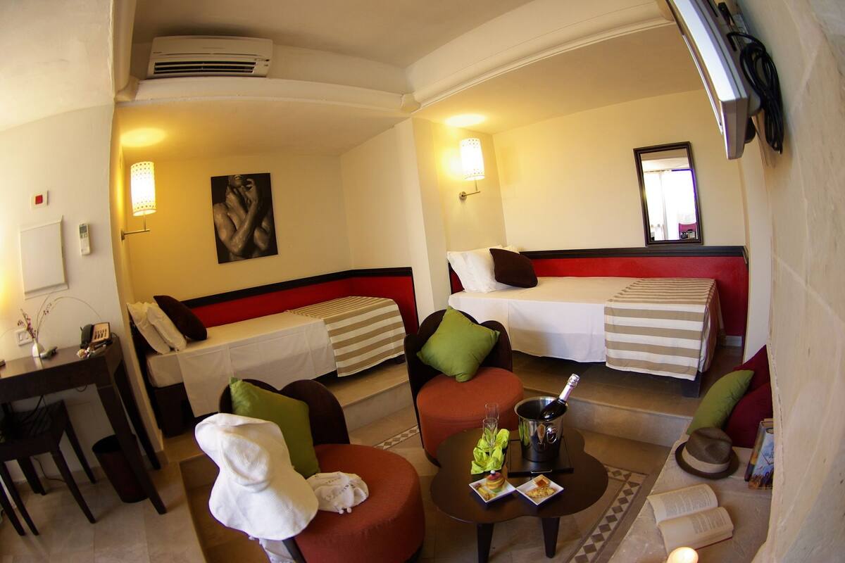 In-room safe, desk, blackout curtains, bed sheets