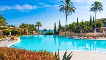 2 piscine all'aperto