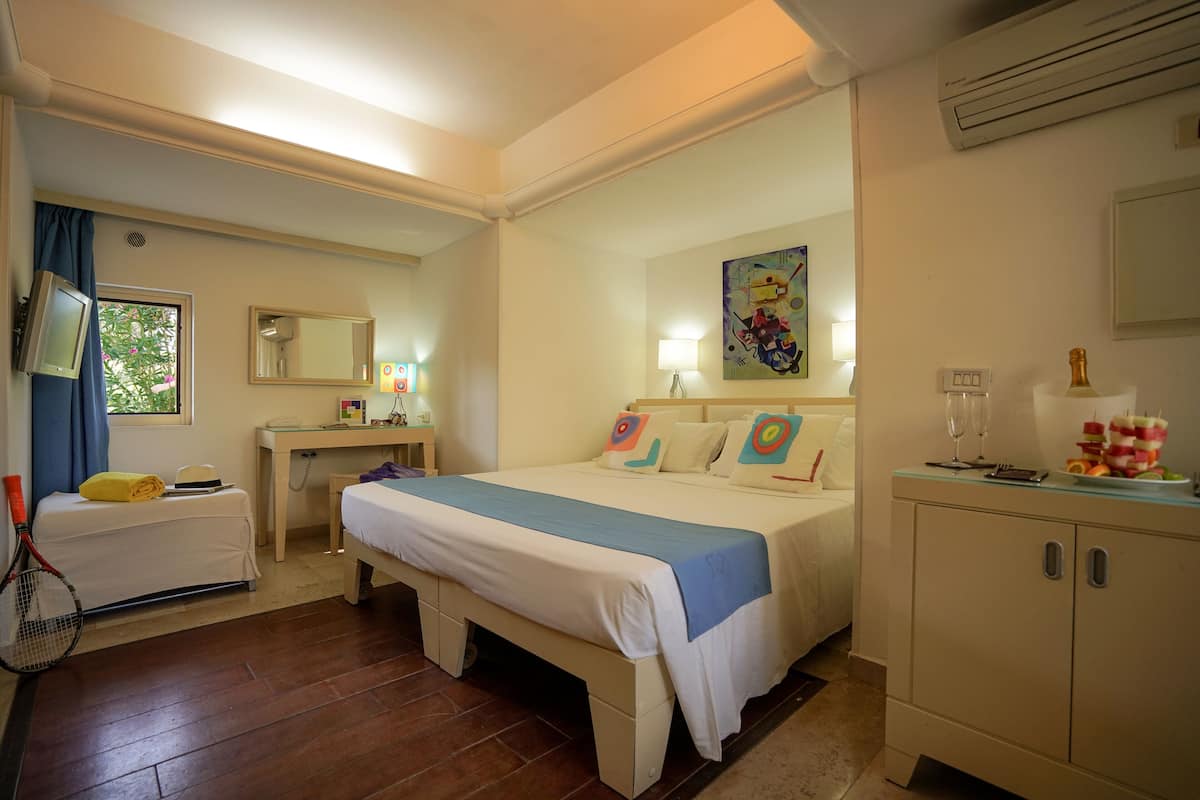 In-room safe, desk, blackout curtains, bed sheets