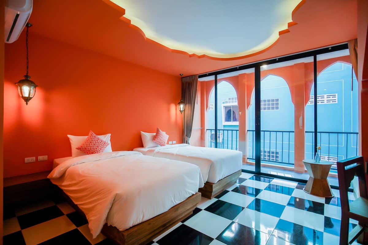 Deluxe Twin Room | Bar mini, peti besi dalam bilik, dihias secara berasingan, meja