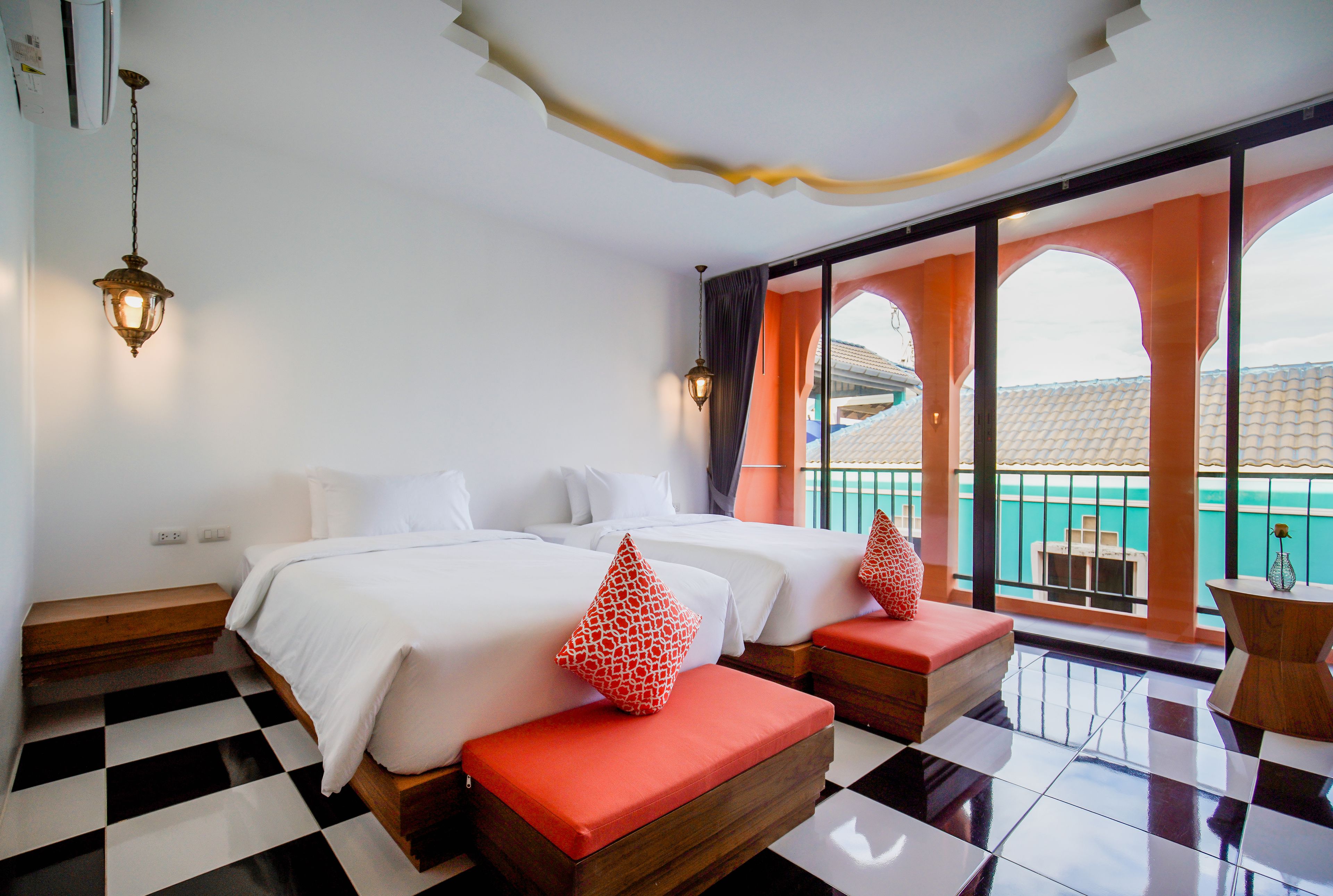 Deluxe Twin Room | Minibar, in-room safe, individually decorated, desk