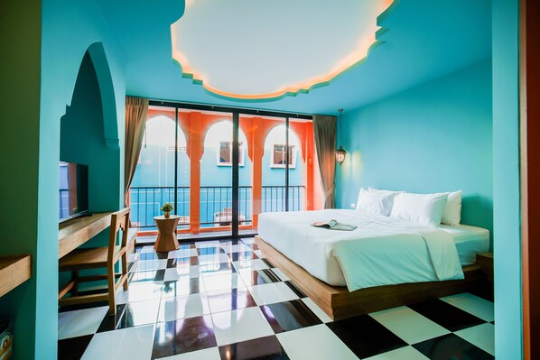 Habitación doble Deluxe | Minibar, caja de seguridad en la habitación y decoración personalizada