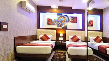 Minibar, desk, free WiFi, bed sheets