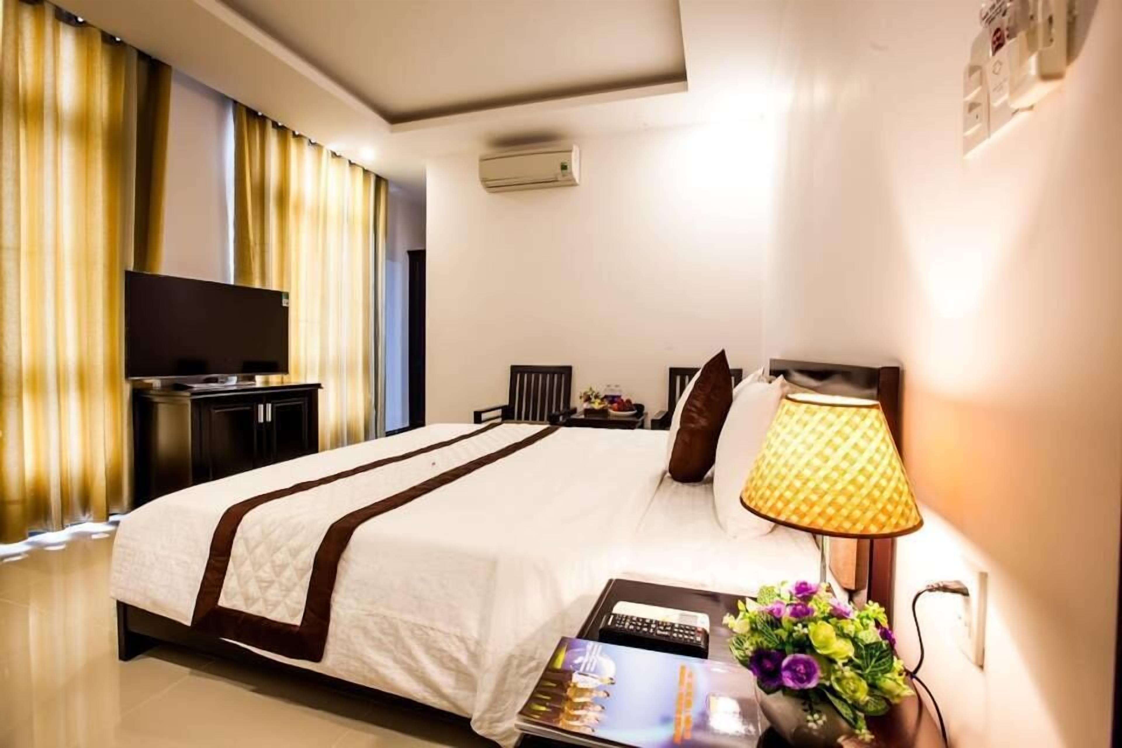 panoramic suite, river view | view from room