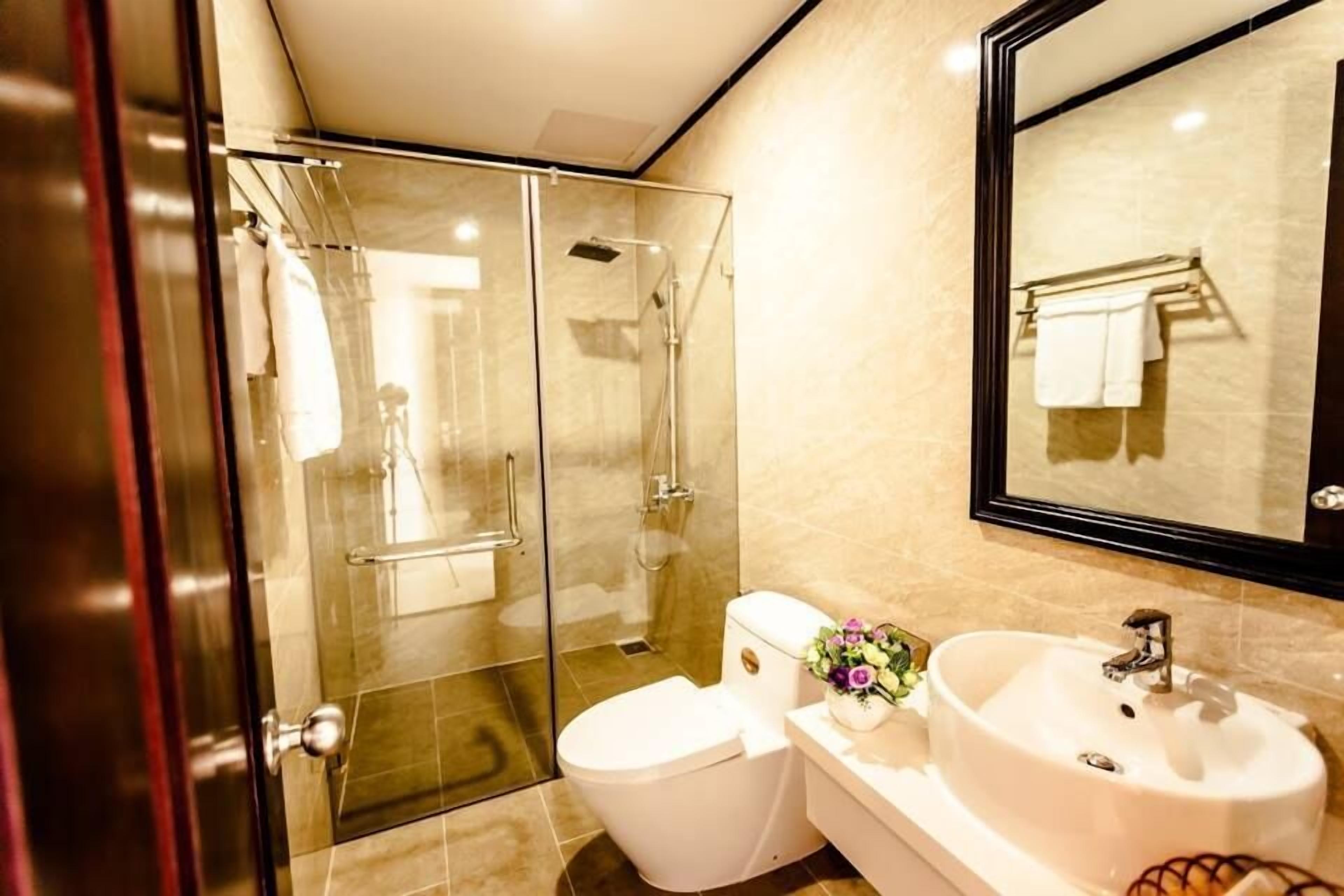 shower, free toiletries, hair dryer, slippers