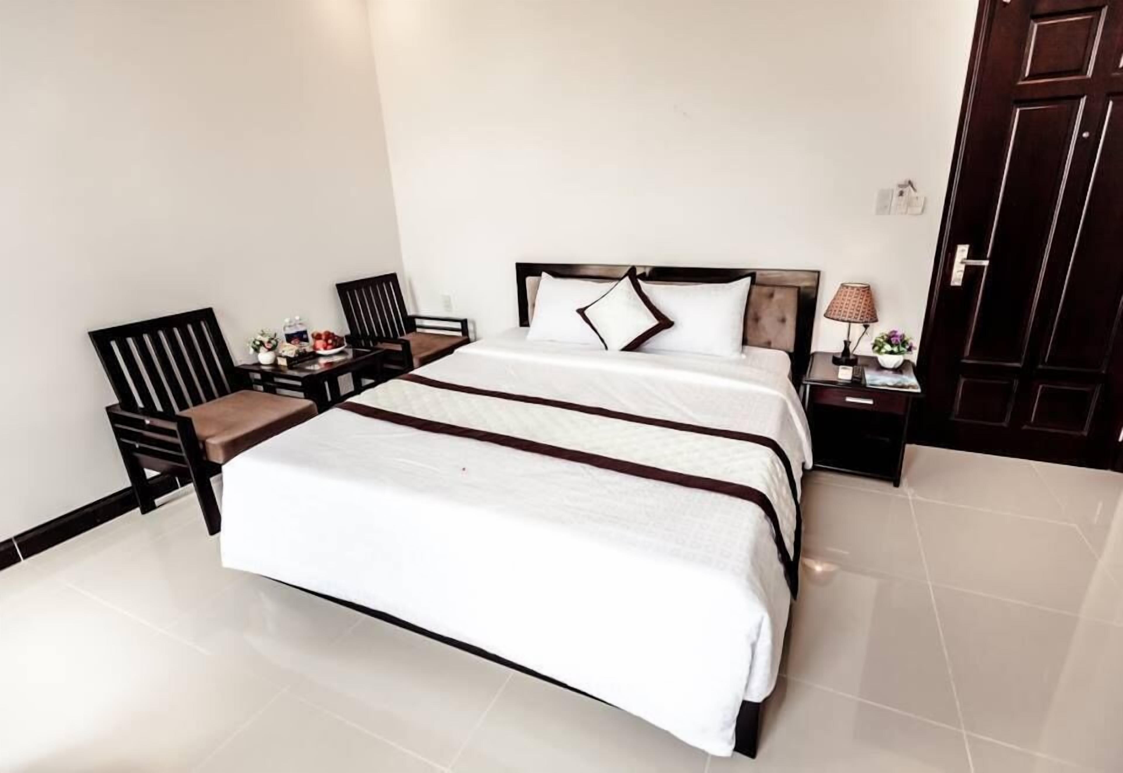 superior room, 1 double bed, city view | minibar, in-room safe, desk, soundproofing