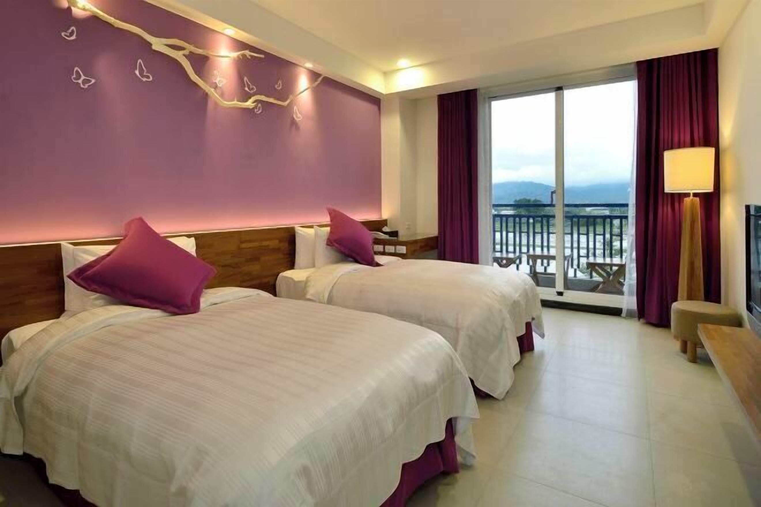 Minibar, coffres-forts dans les chambres, rideaux occultants