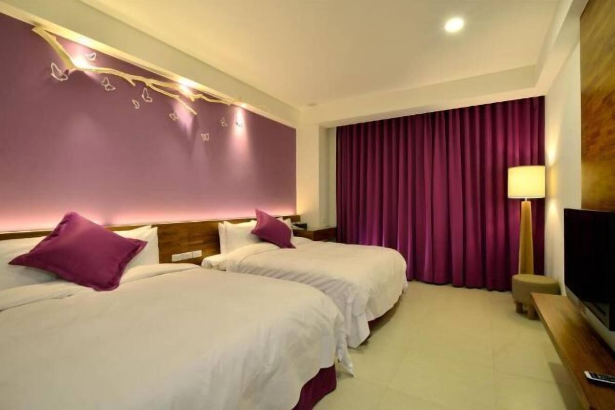 Minibar, in-room safe, blackout drapes, free WiFi