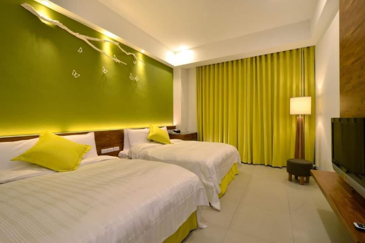 Quarto quádruplo família, 2 camas de casal, vista para a montanha | Frigobar, cofres nos quartos, cortinas blackout, Wi-Fi de cortesia