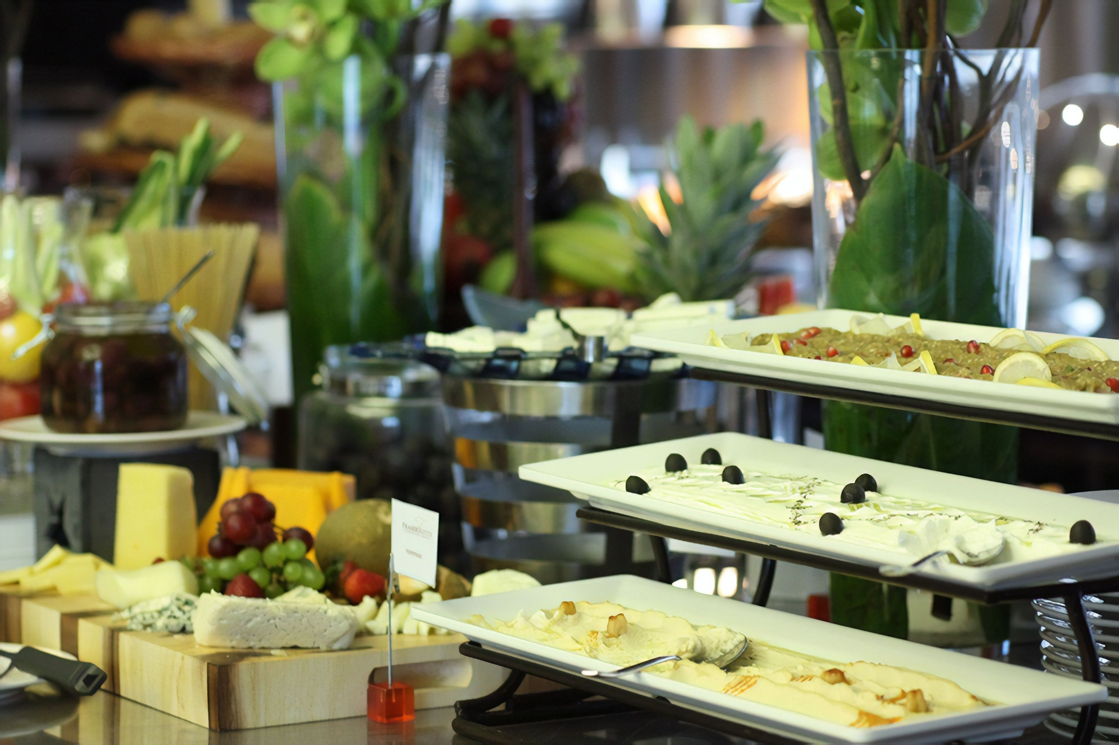 Petit déjeuner complet (12 BHD par personne)