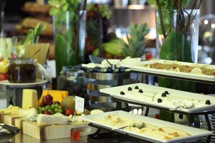 Se ofrece un desayuno completo todos los días (por un coste adicional)