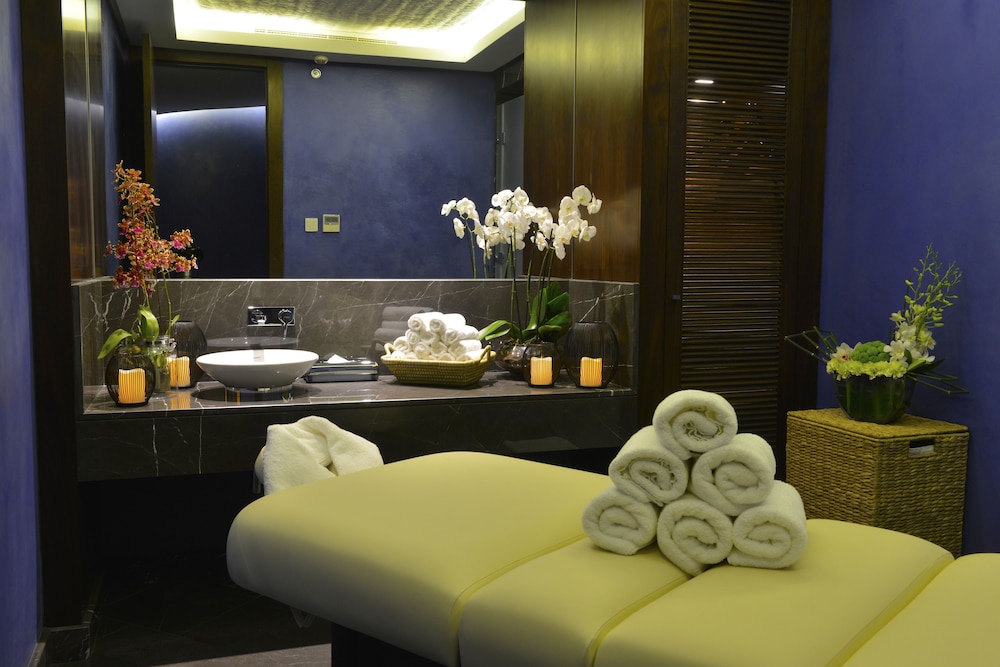 Fraser Suites Diplomatic Area by null