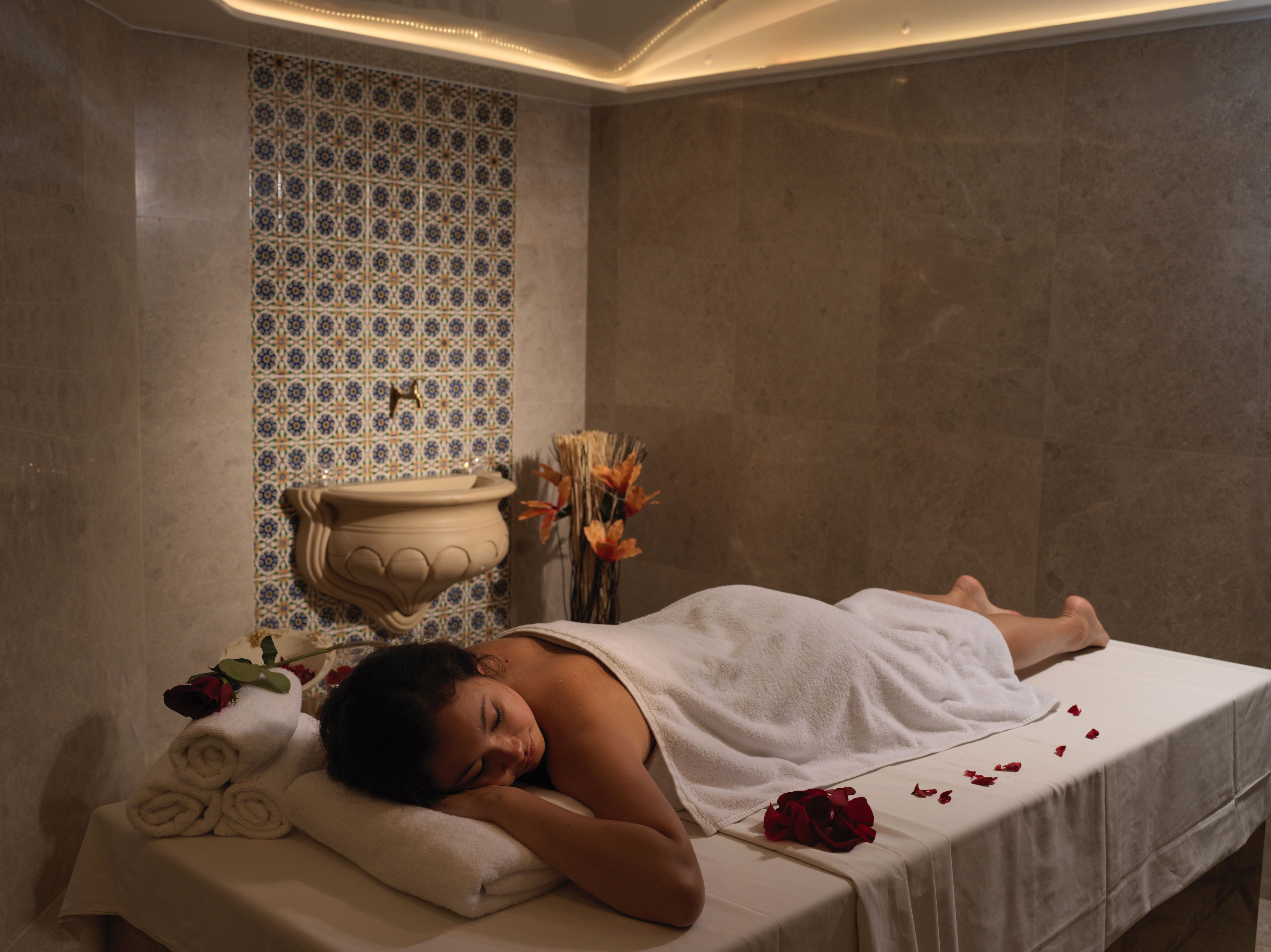 Sauna, steam room, Turkish bath, body treatments, aromatherapy