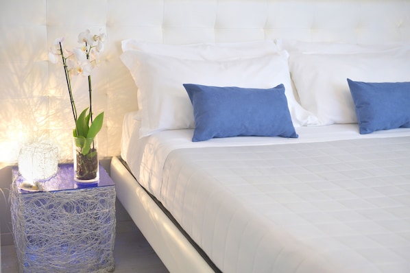 Double Room | Free minibar, in-room safe, desk, free WiFi - B-Cool Rome Adults Only B&B (Rome)