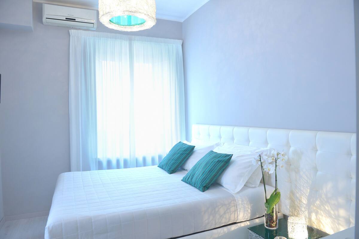 Free minibar, in-room safe, desk, free WiFi