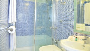 Triple Room | Bathroom