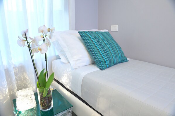 Single Room | Free minibar, in-room safe, desk, free WiFi - B-Cool Rome Adults Only B&B (Rome)