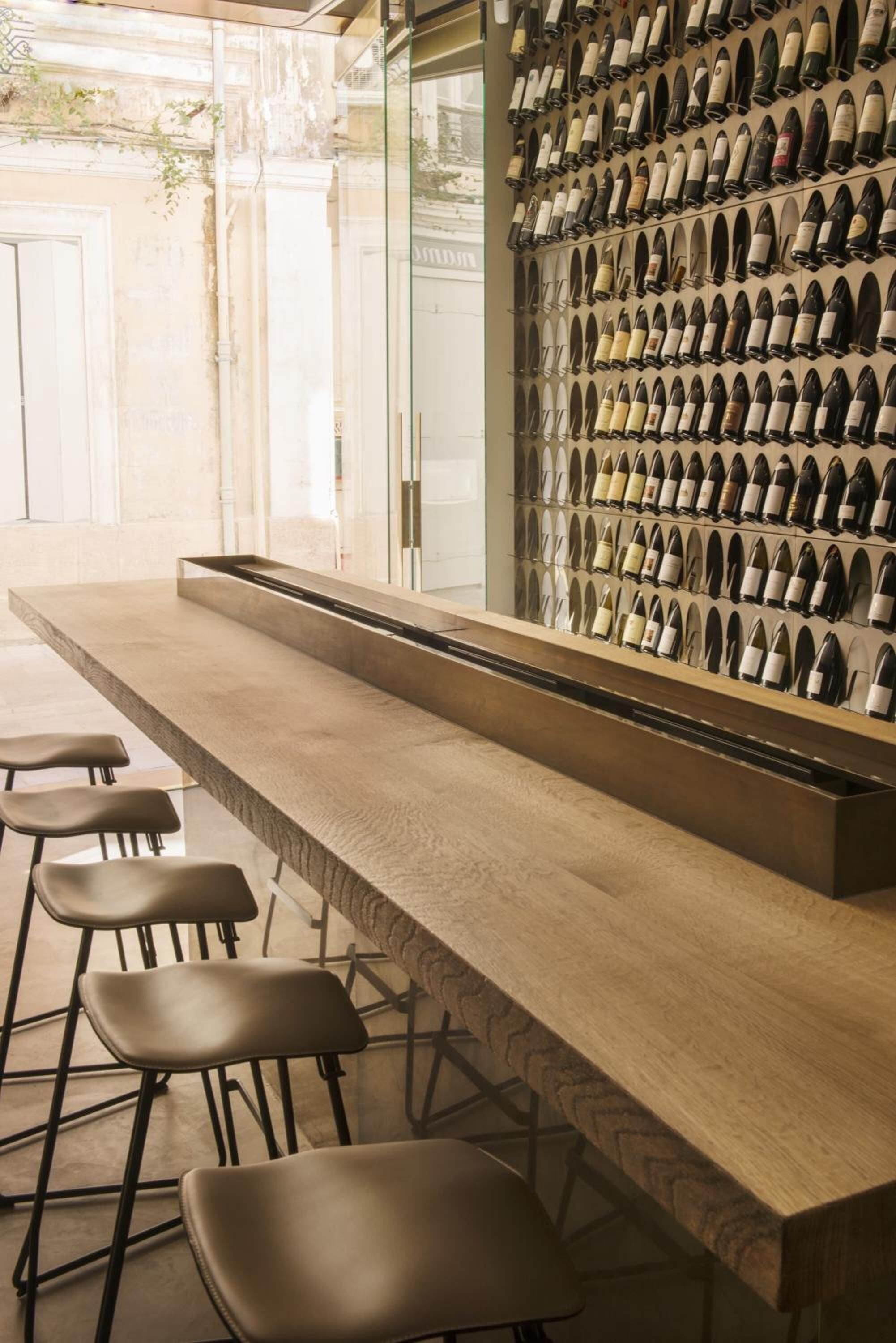 2 restaurants, dinner served, regional cuisine