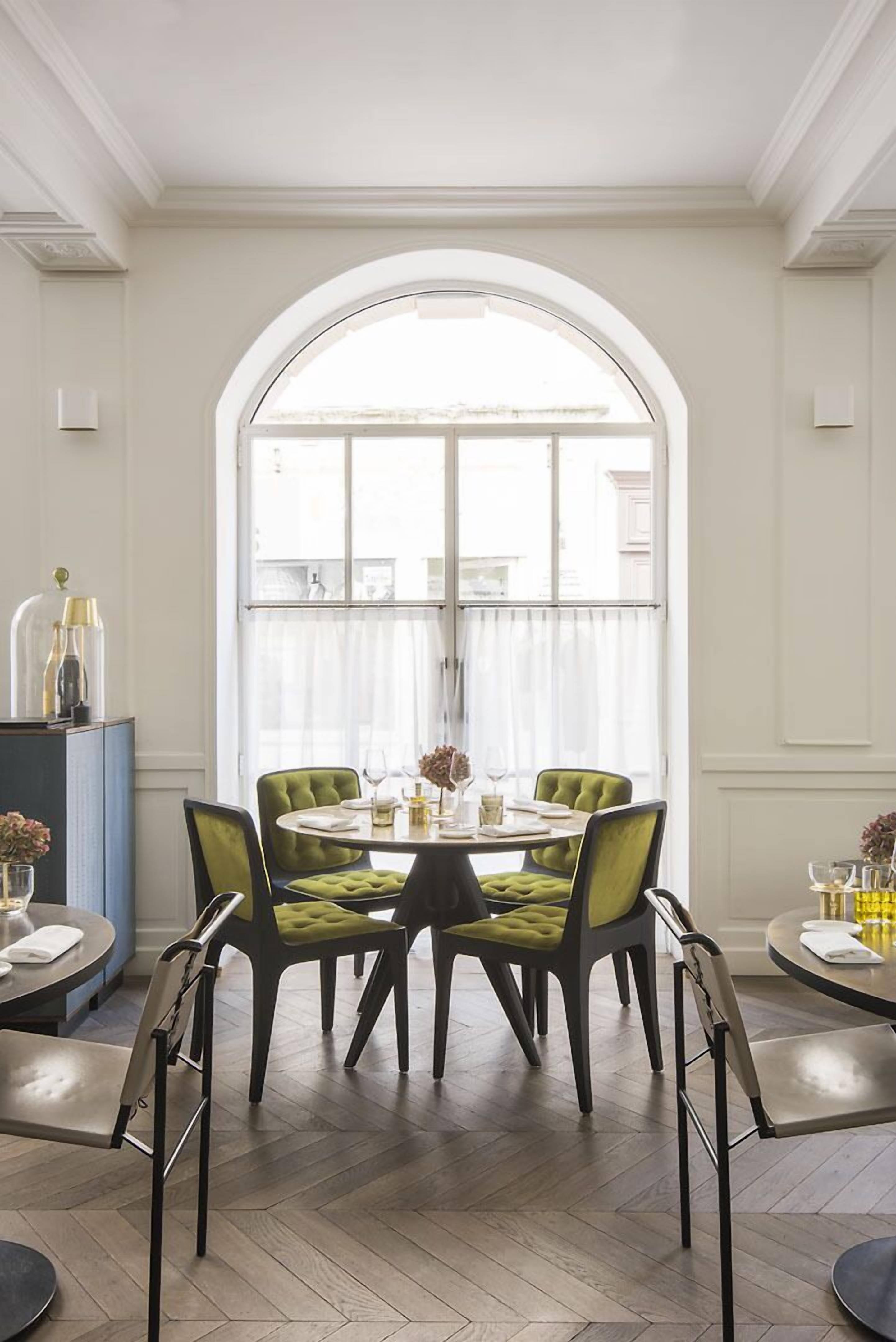 2 restaurants, dinner served, regional cuisine