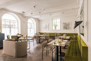 2 restaurants, dinner served, Regional cuisine