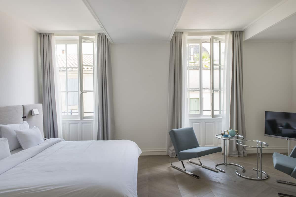 superior room, 2 single beds (numéro cinq) | premium bedding, minibar, in-room safe, desk